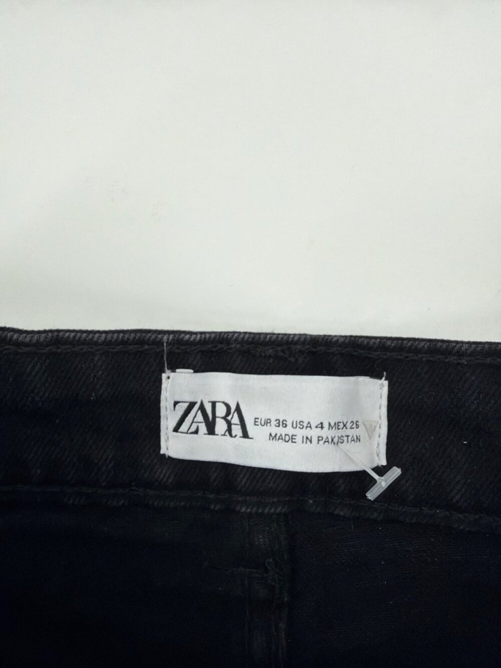 Zara Cropped Flared Jeans Womens Size 4 High-Waist Black Denim Raw Hem Boho - Picture 3 of 7